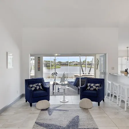 Gorgeous 4Br Lakefront Villa With Heated Pool